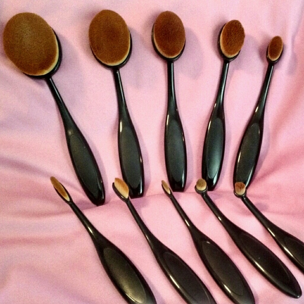 Set of 10 spoon handle velvet cosmetic brushes